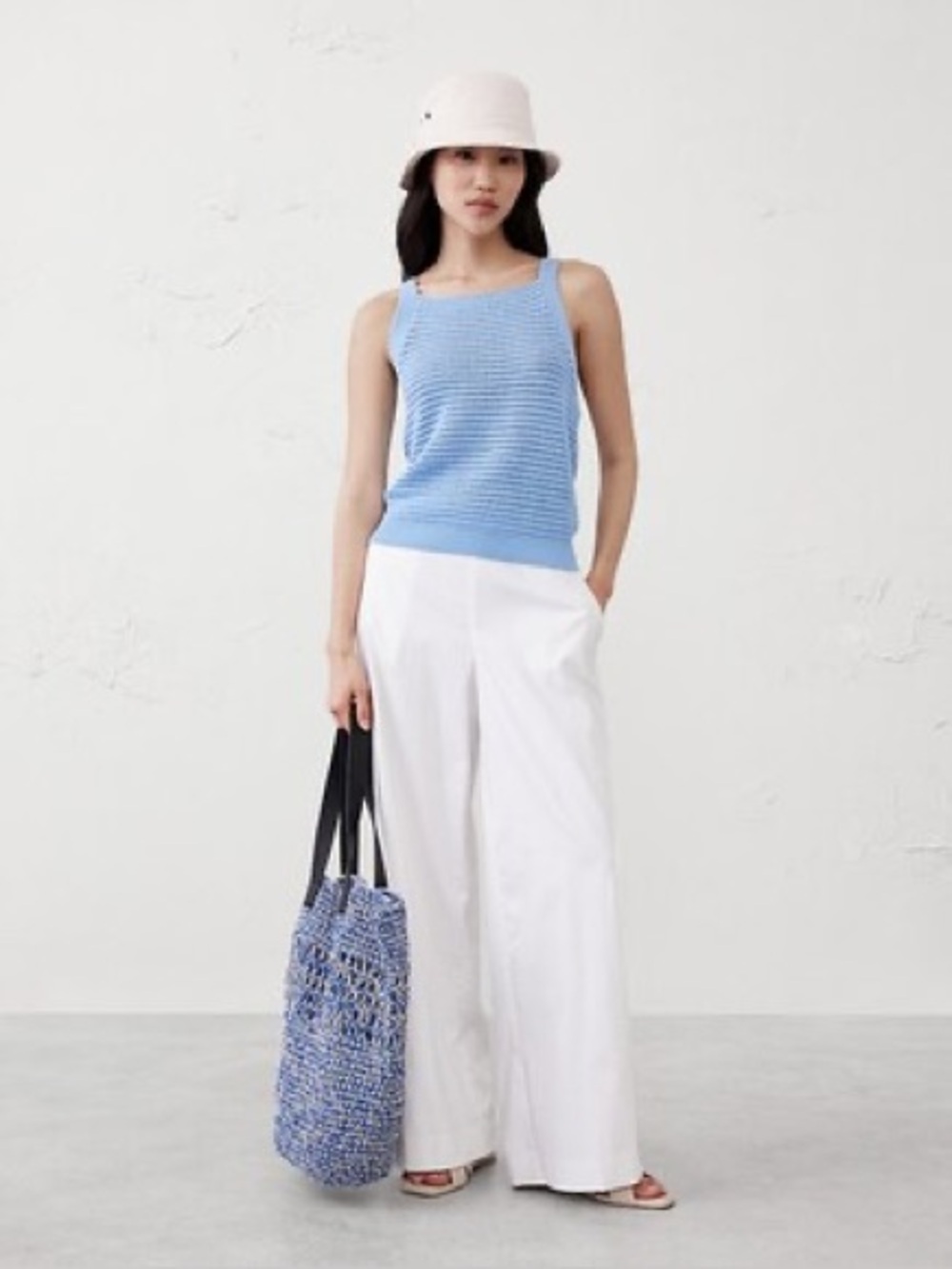 banana Republic Open Stitch Sweater Tank Top Blue Sky
Medium Summer 2025 Q21